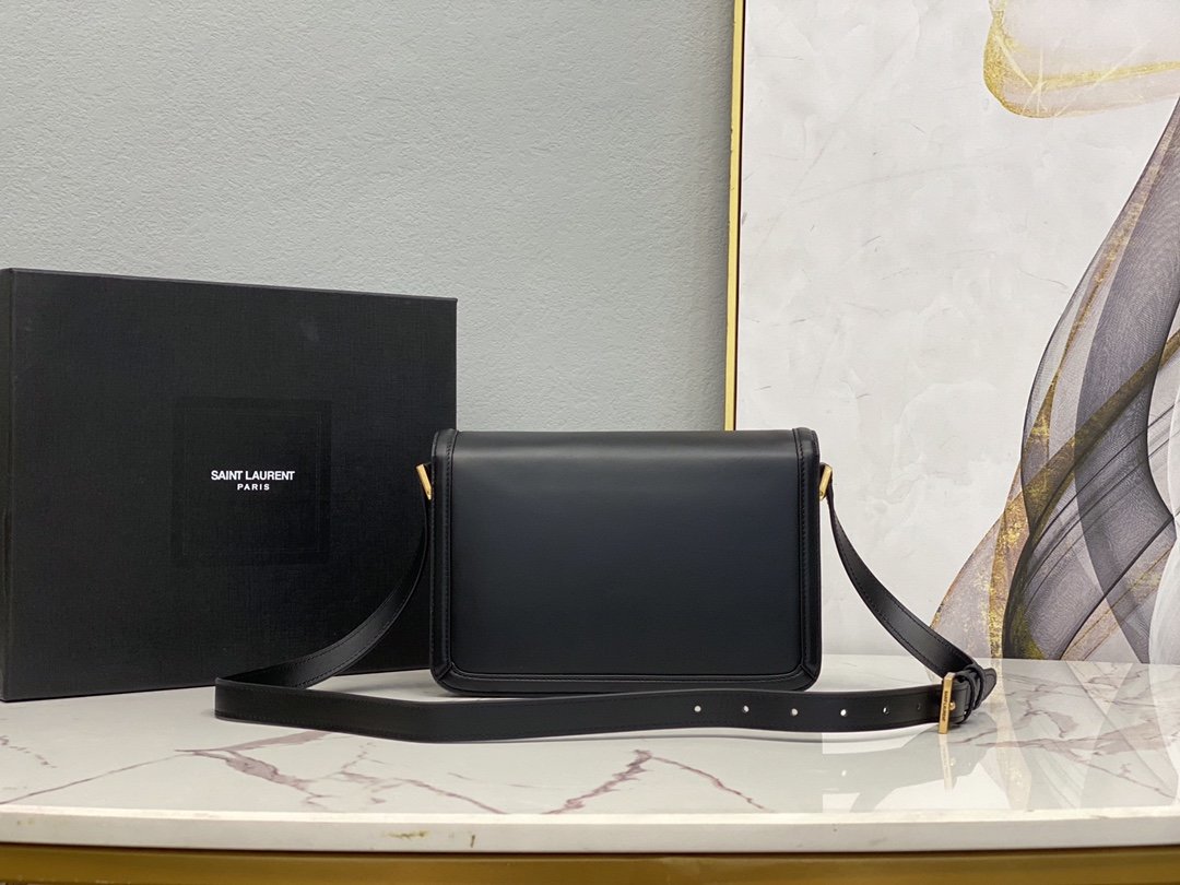 Black SS medium shoulder bag