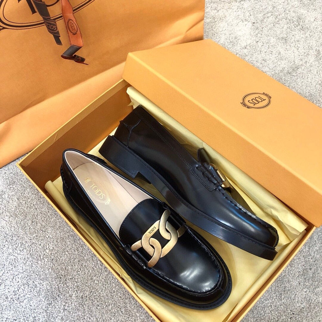 Black T loafers in leather