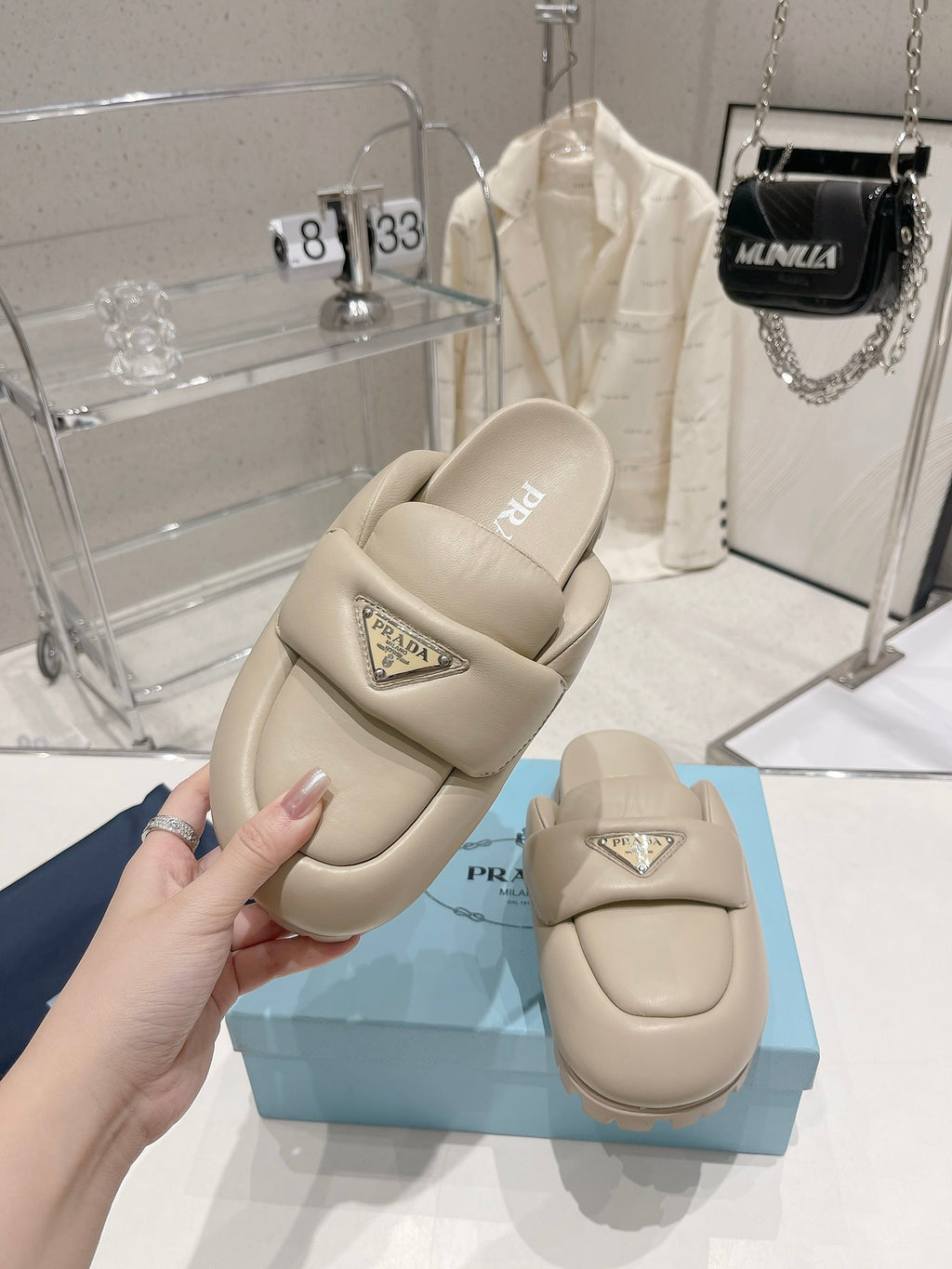 Desert beige P soft padded leather sabots
