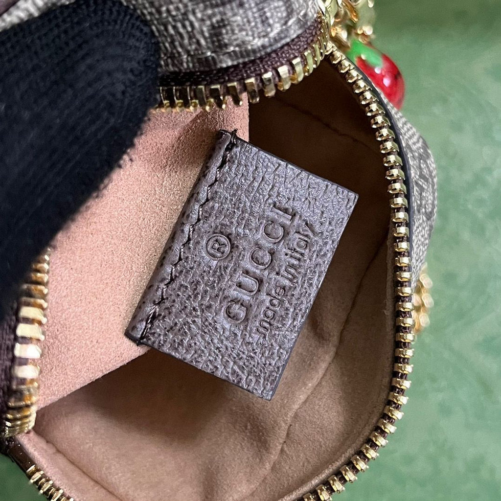 Beige Coin Purse With Strawberry