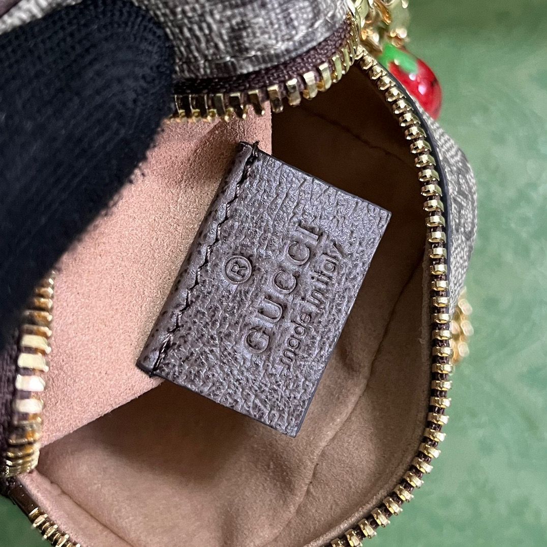 Beige Coin Purse With Strawberry