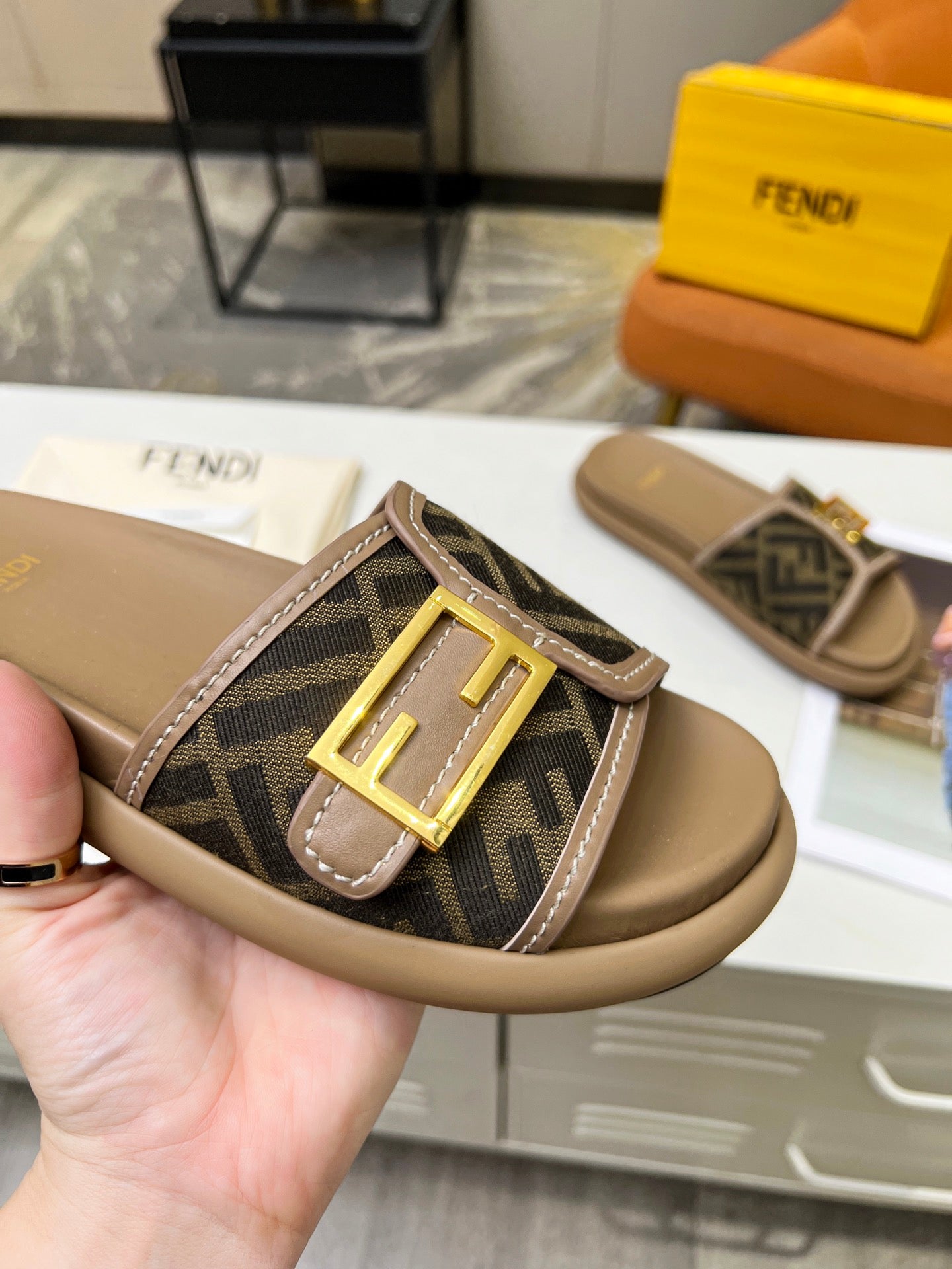 Brown fabric Feel slides