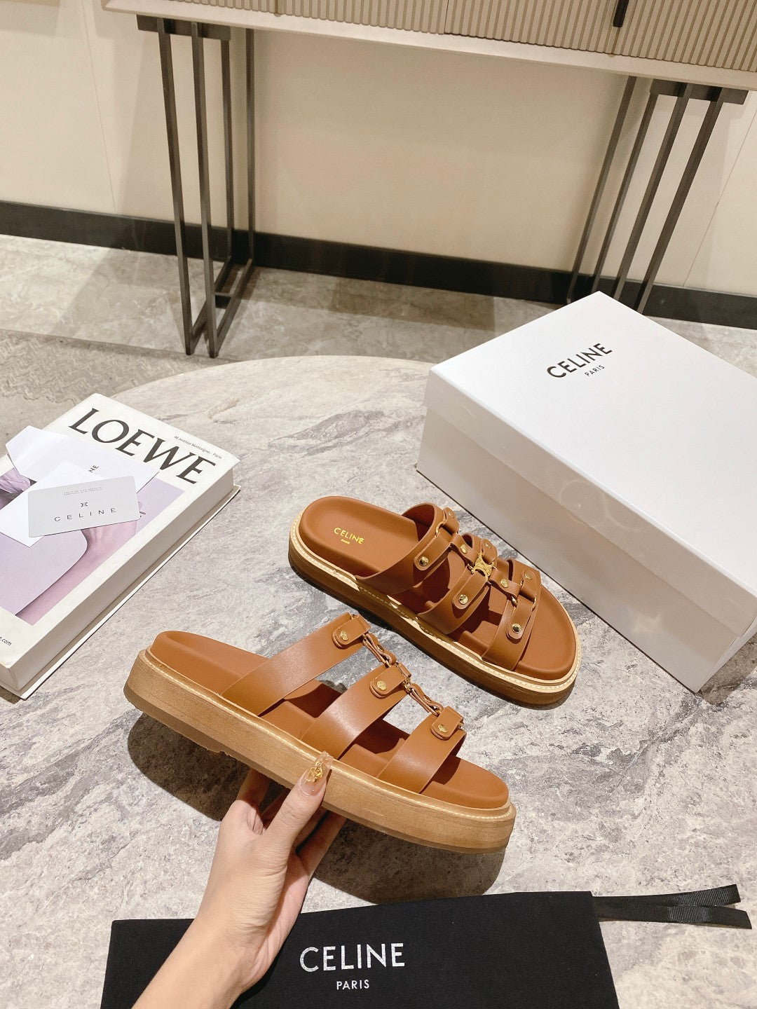 Tan Tippi Slides