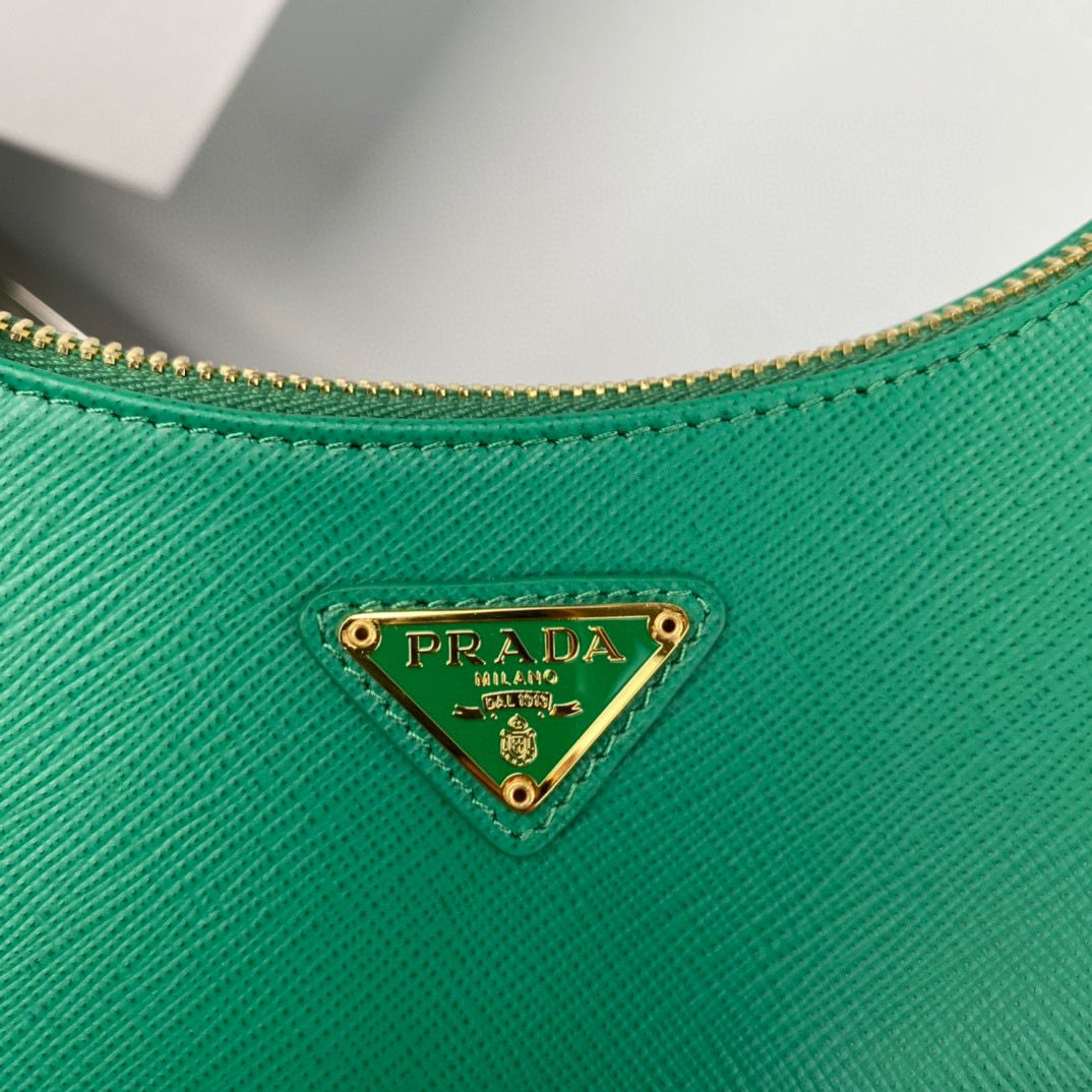 Green PRE  leather bag
