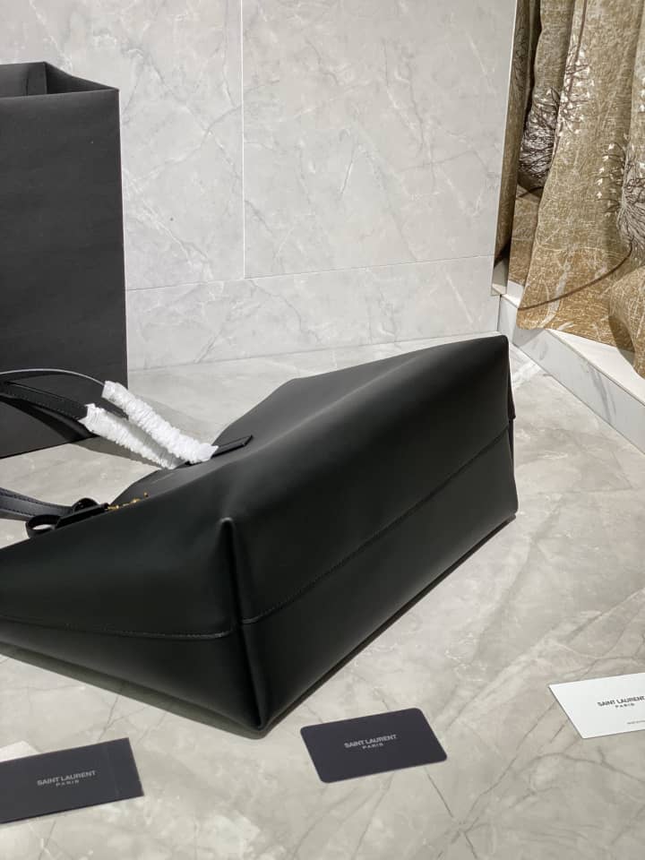 Black E/W shopping bag