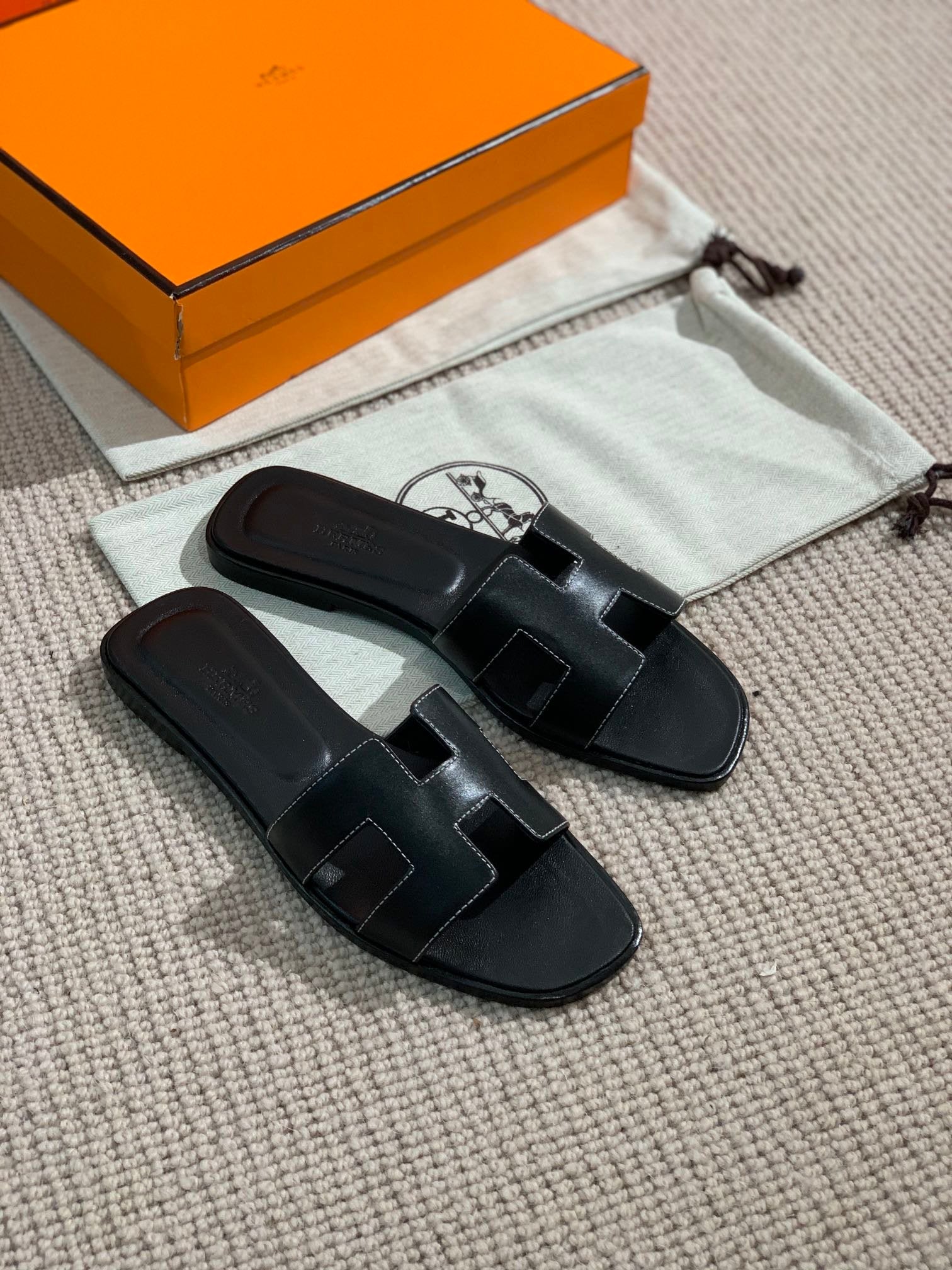 Noir HO sandal