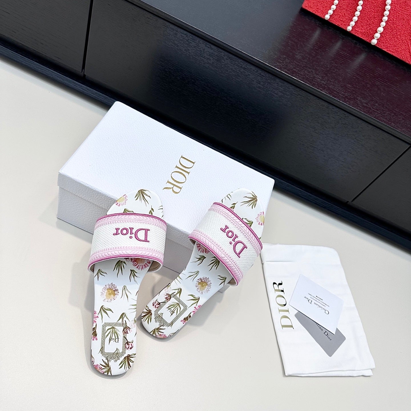 White & Songe Pink Dway Slide
