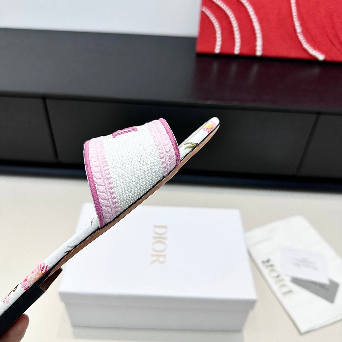 White & Songe Pink Dway Slide
