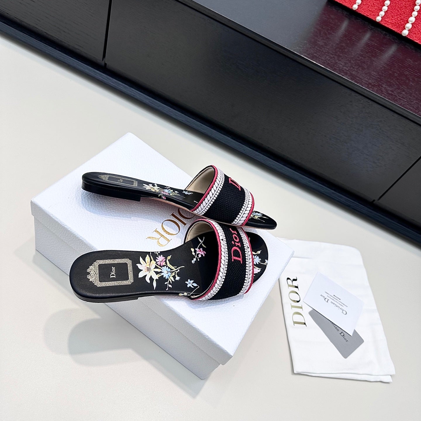 Black Dway Slide
