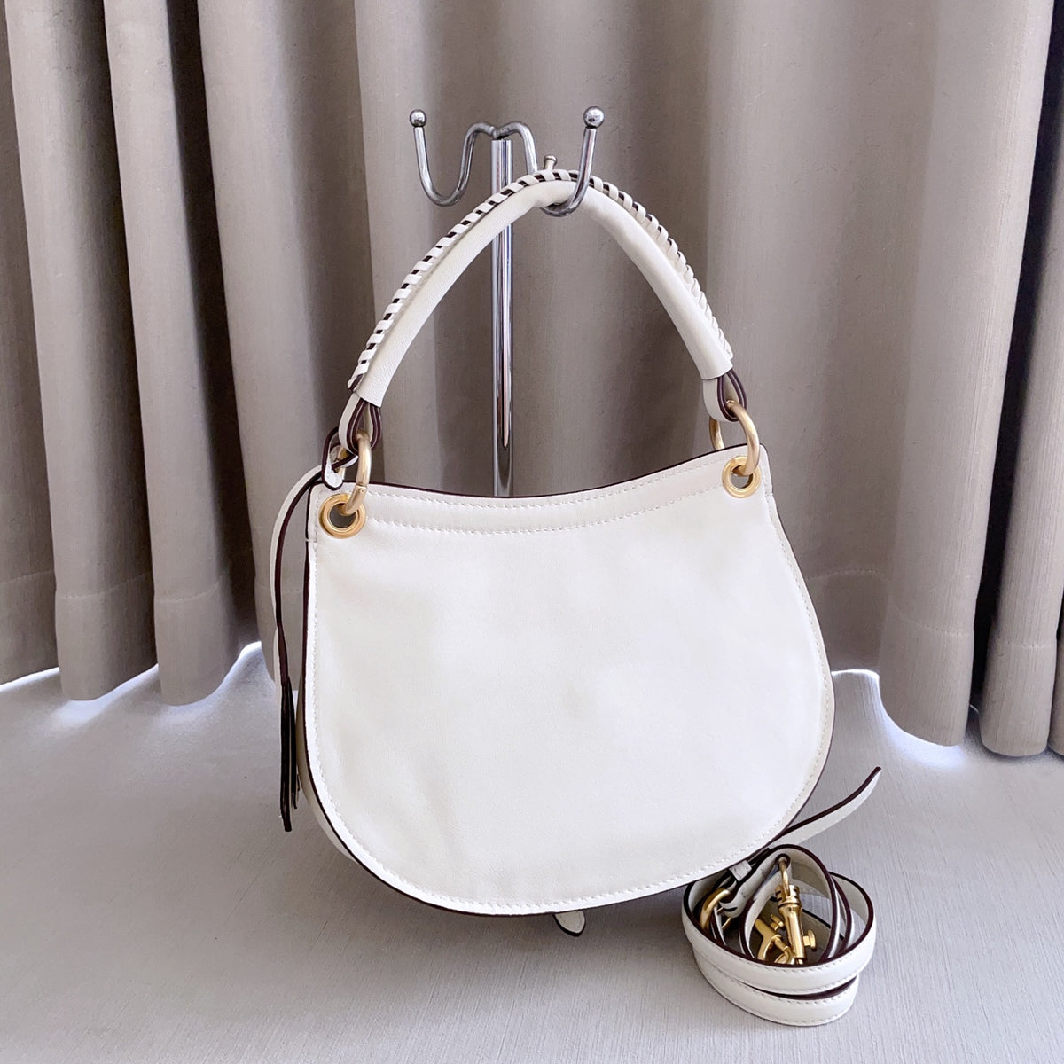 Chalk White Rendez-Vous Leather Bag 5