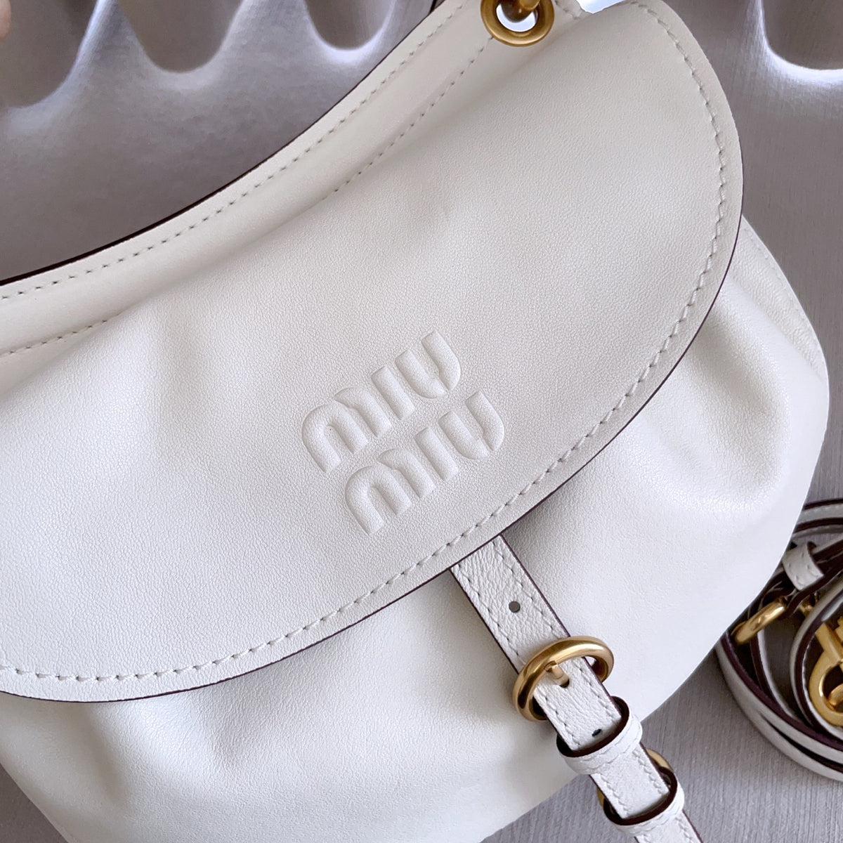 Chalk White Rendez-Vous Leather Bag 7