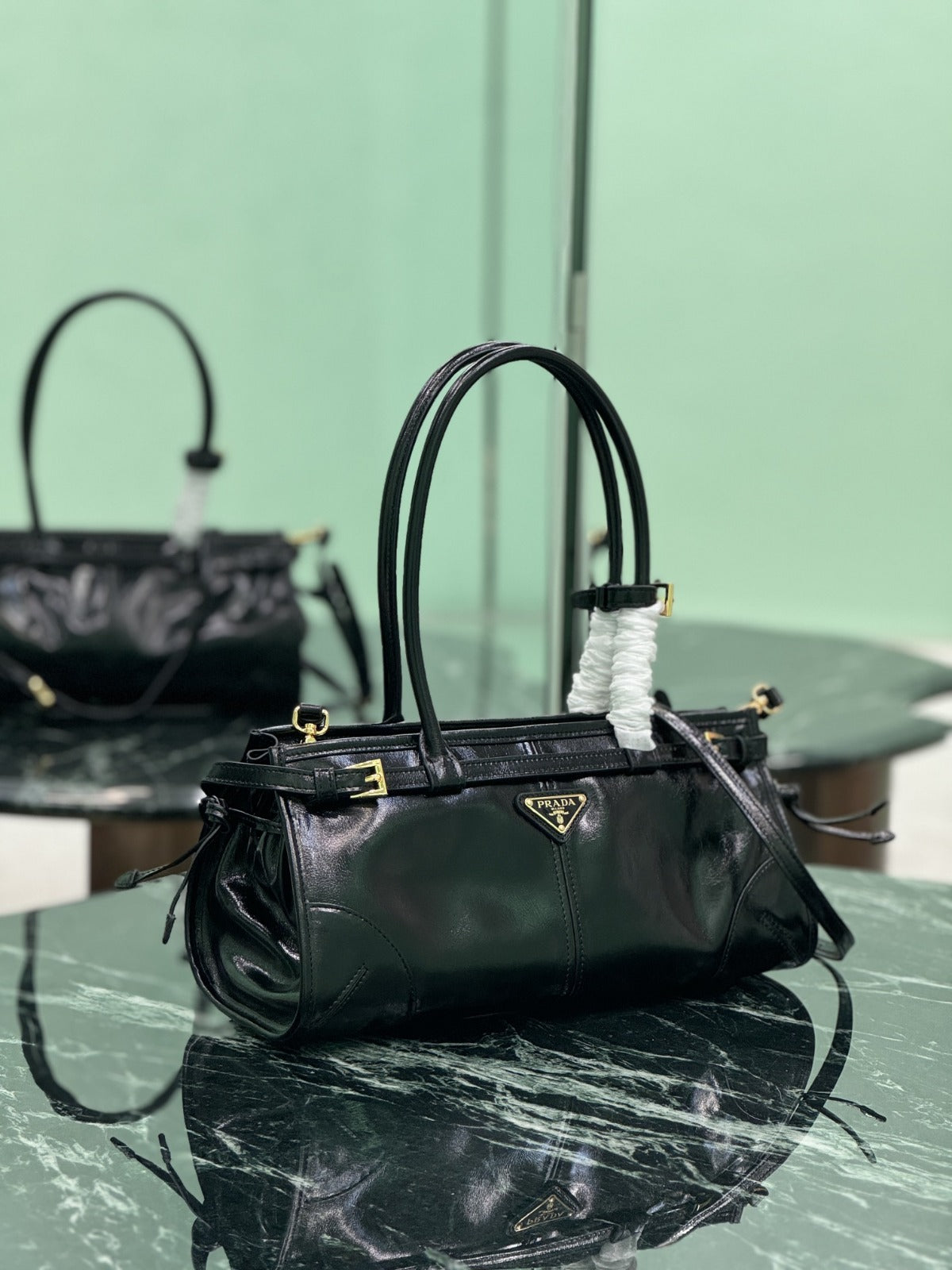 Black Bonnie Medium Leather Handbag