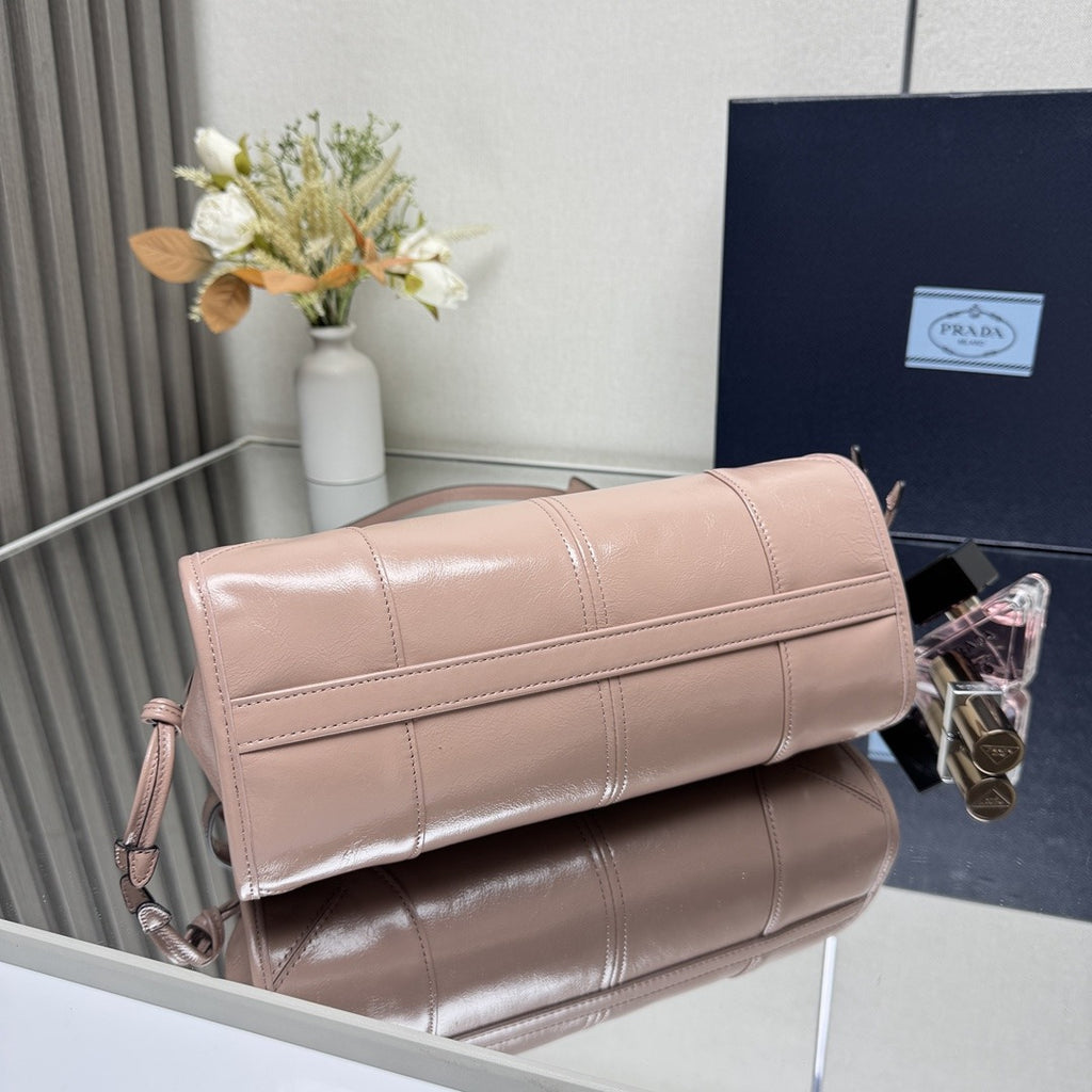 Lily-of-the-Valley Bonnie Small Leather Shoulder Bag