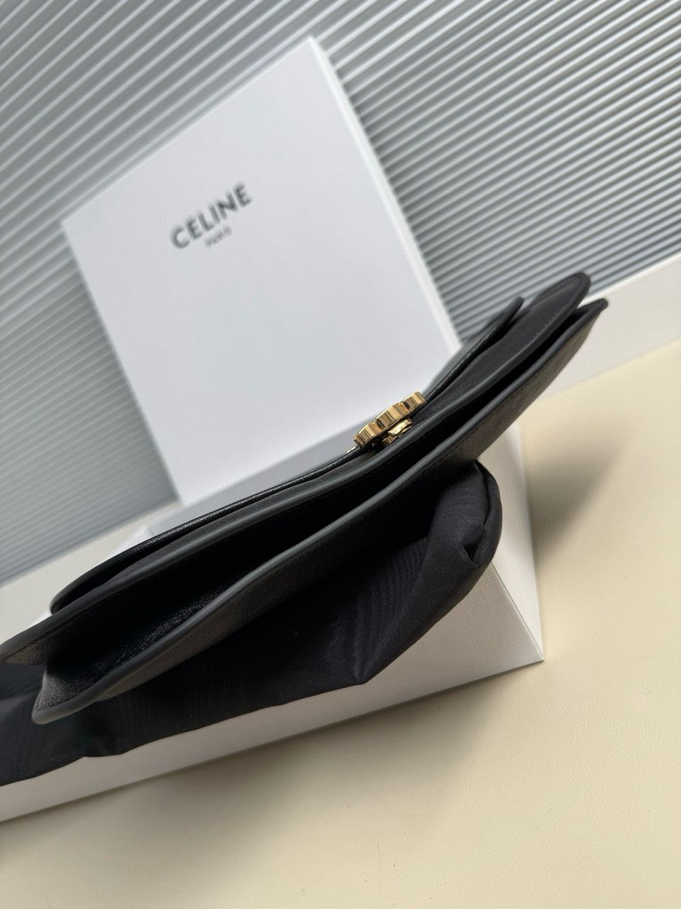 Black Soft Triomphe Besace In Supple Shiny Leather