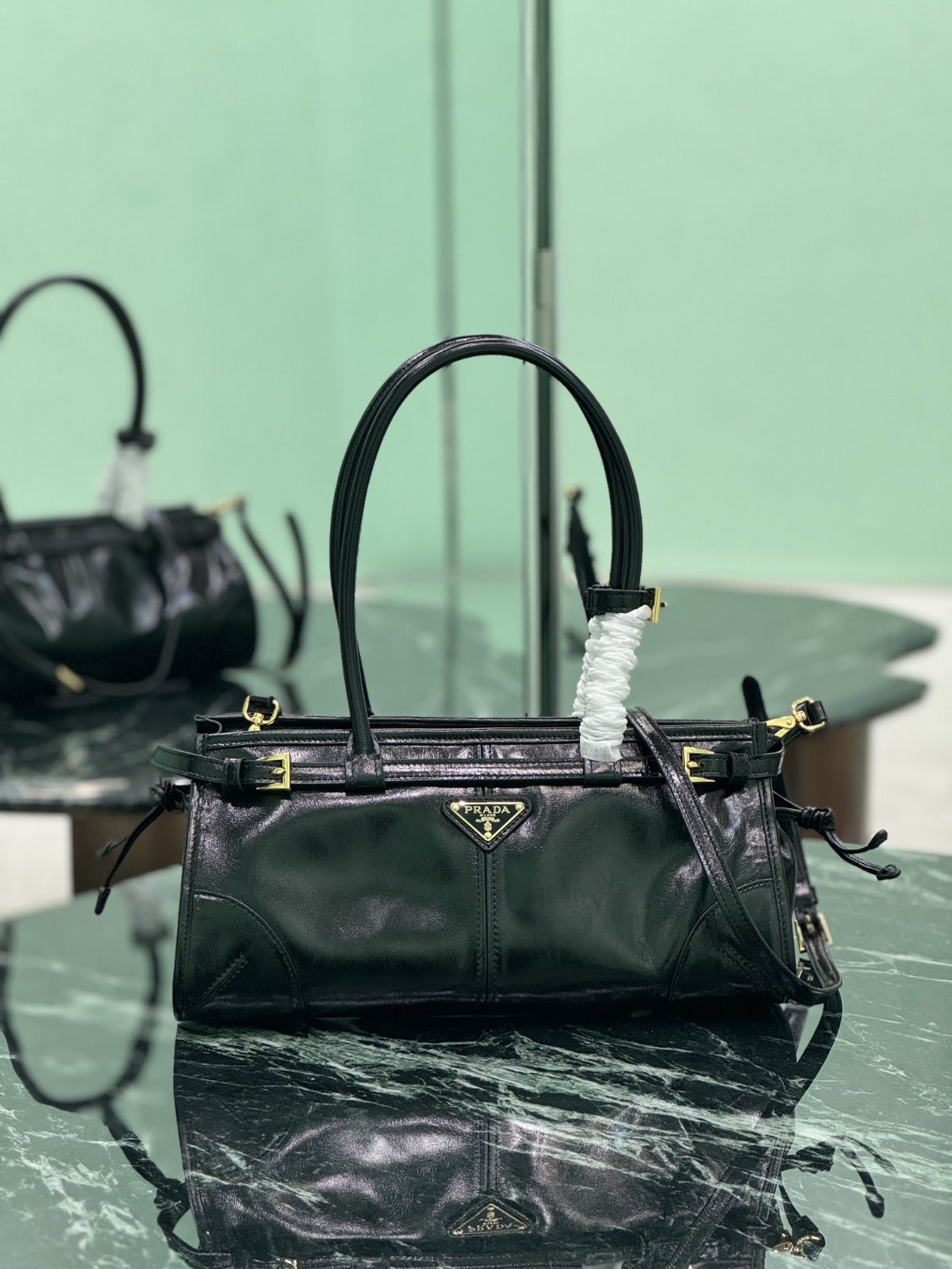 Black Bonnie Medium Leather Handbag