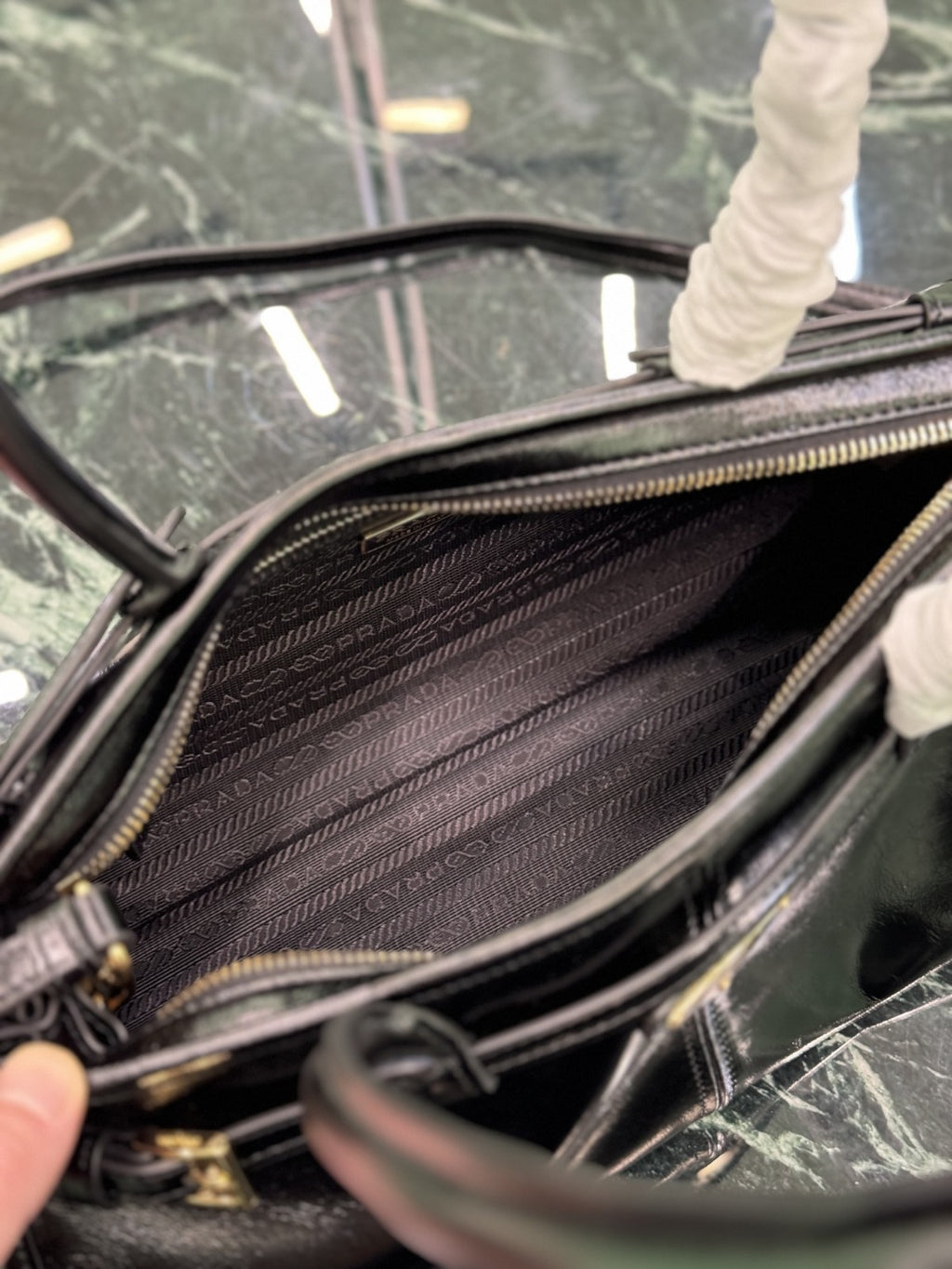 Black Bonnie Medium Leather Handbag