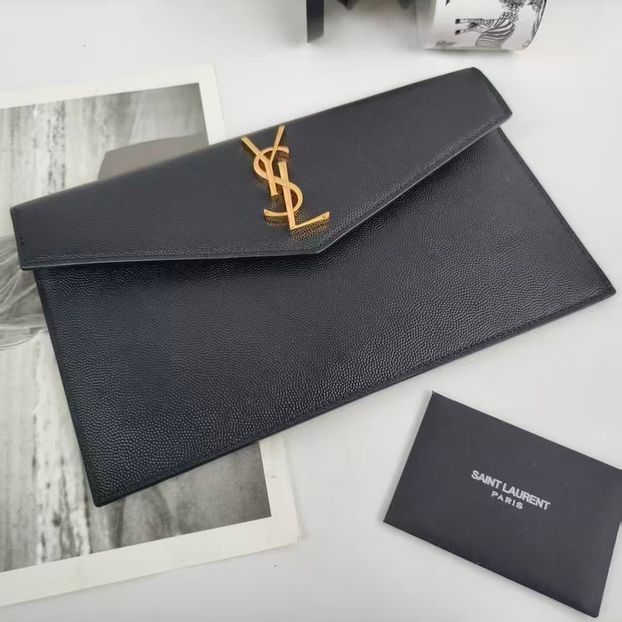 Black Uptown Pouch In Grain De Poudre Leather