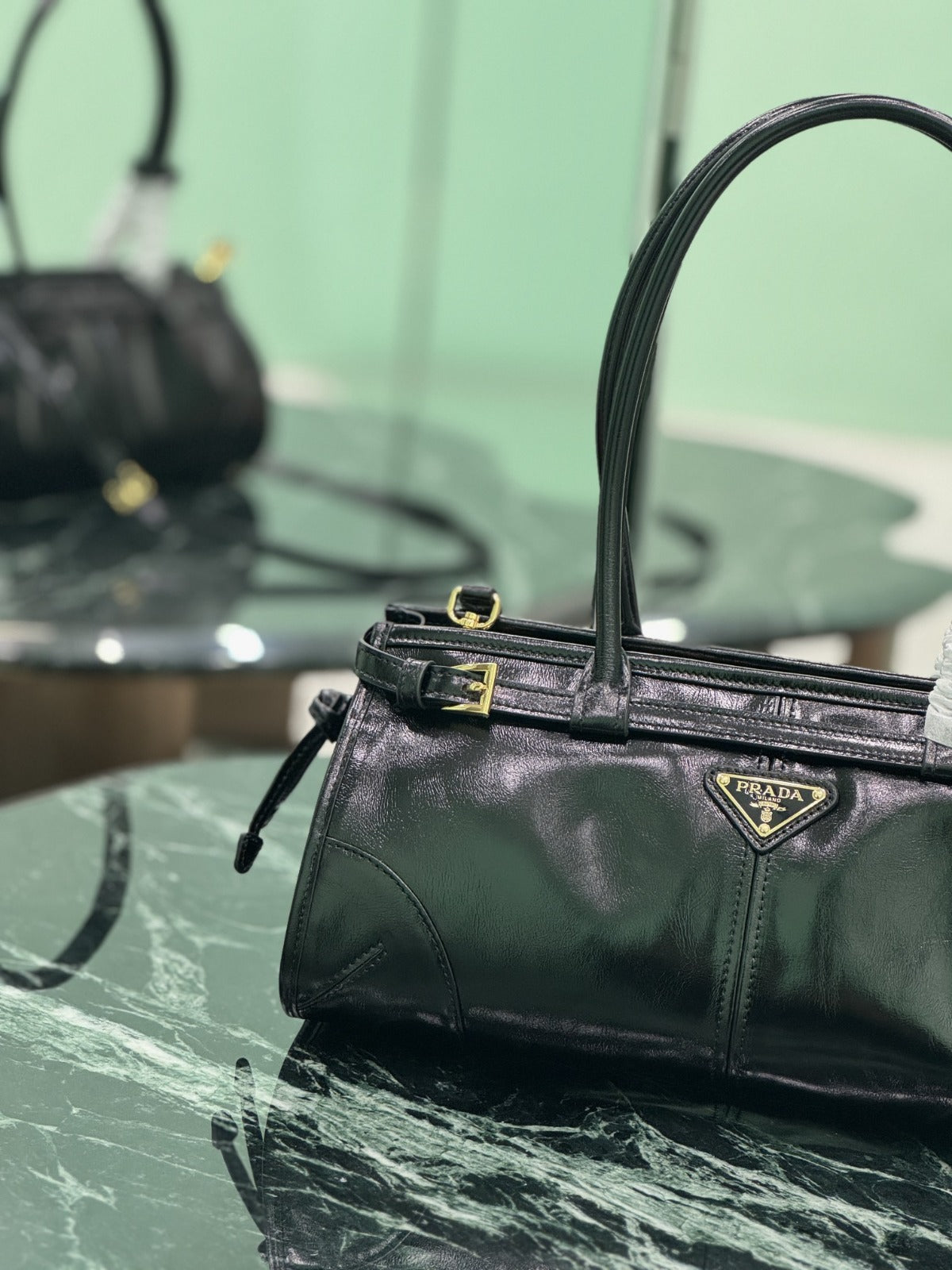 Black Bonnie Medium Leather Handbag