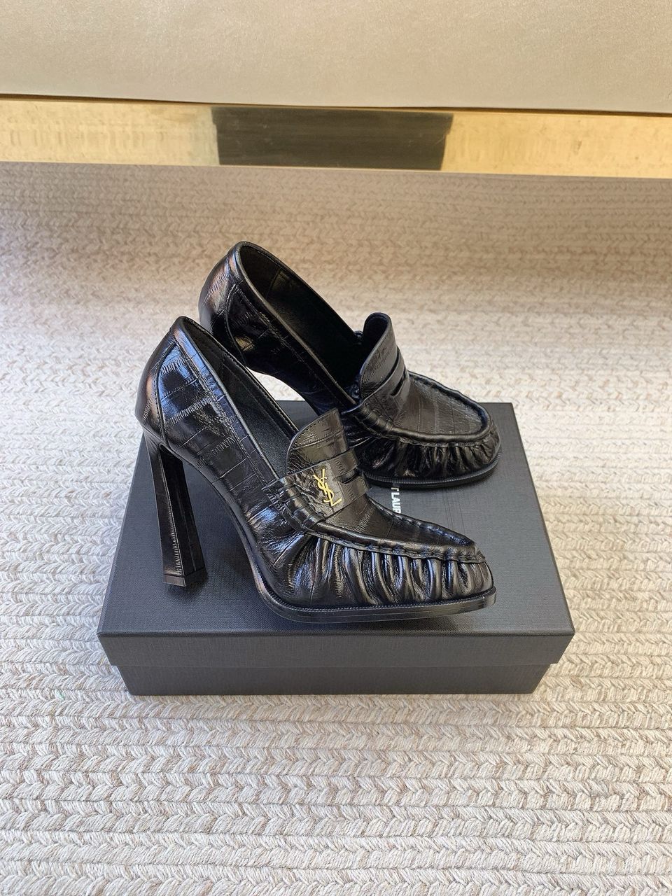 Black Le Loafer Pumps In Eel