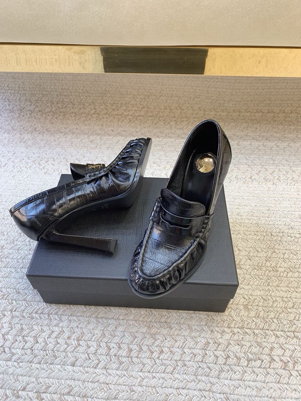 Black Le Loafer Pumps In Eel