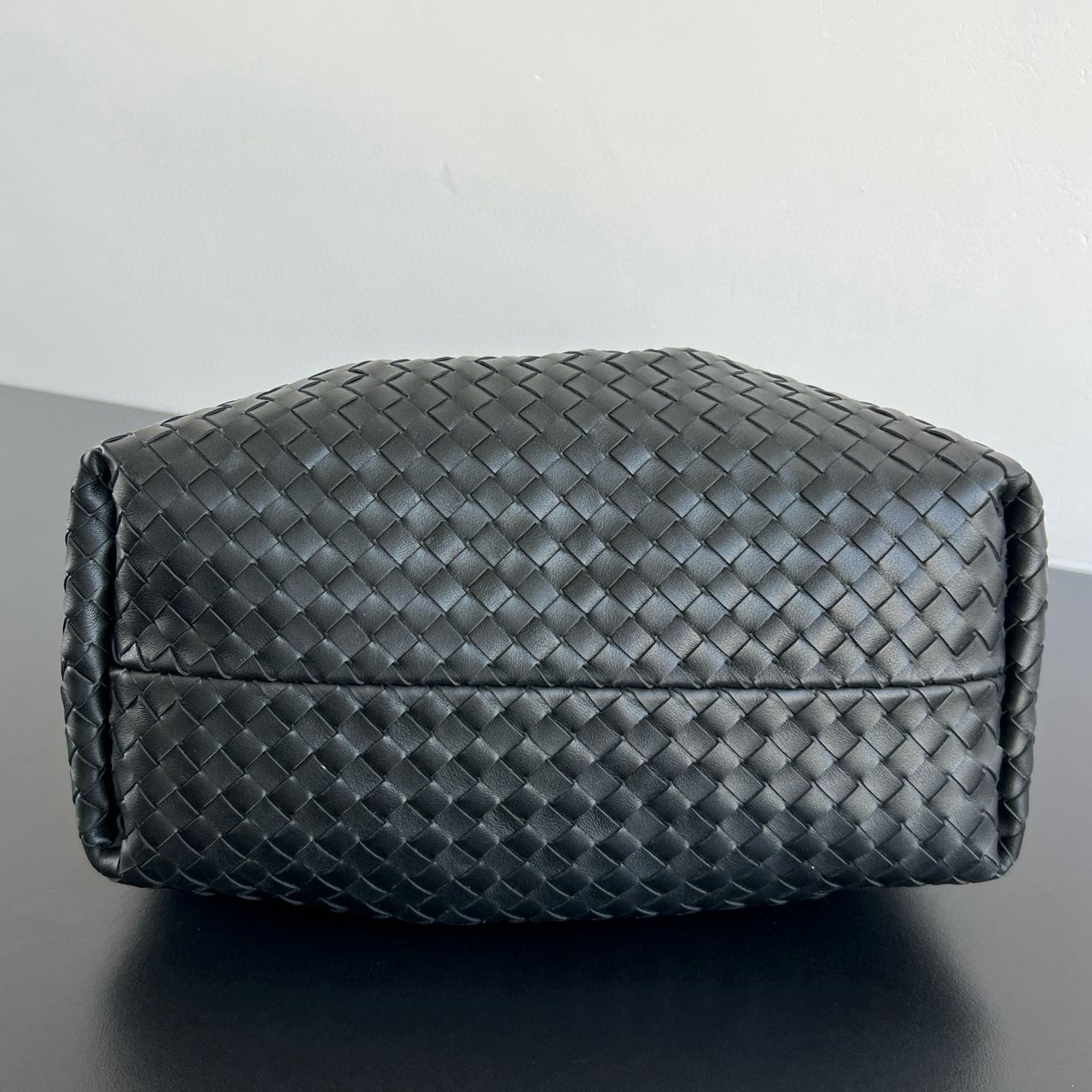 Black/Fondant Medium Pinacoteca