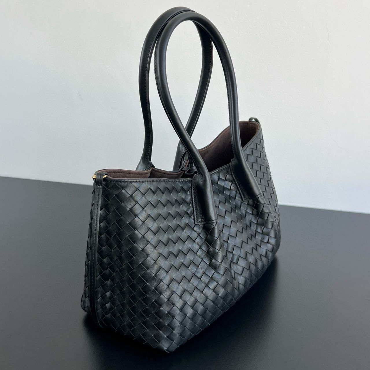 Black/Fondant Medium Pinacoteca