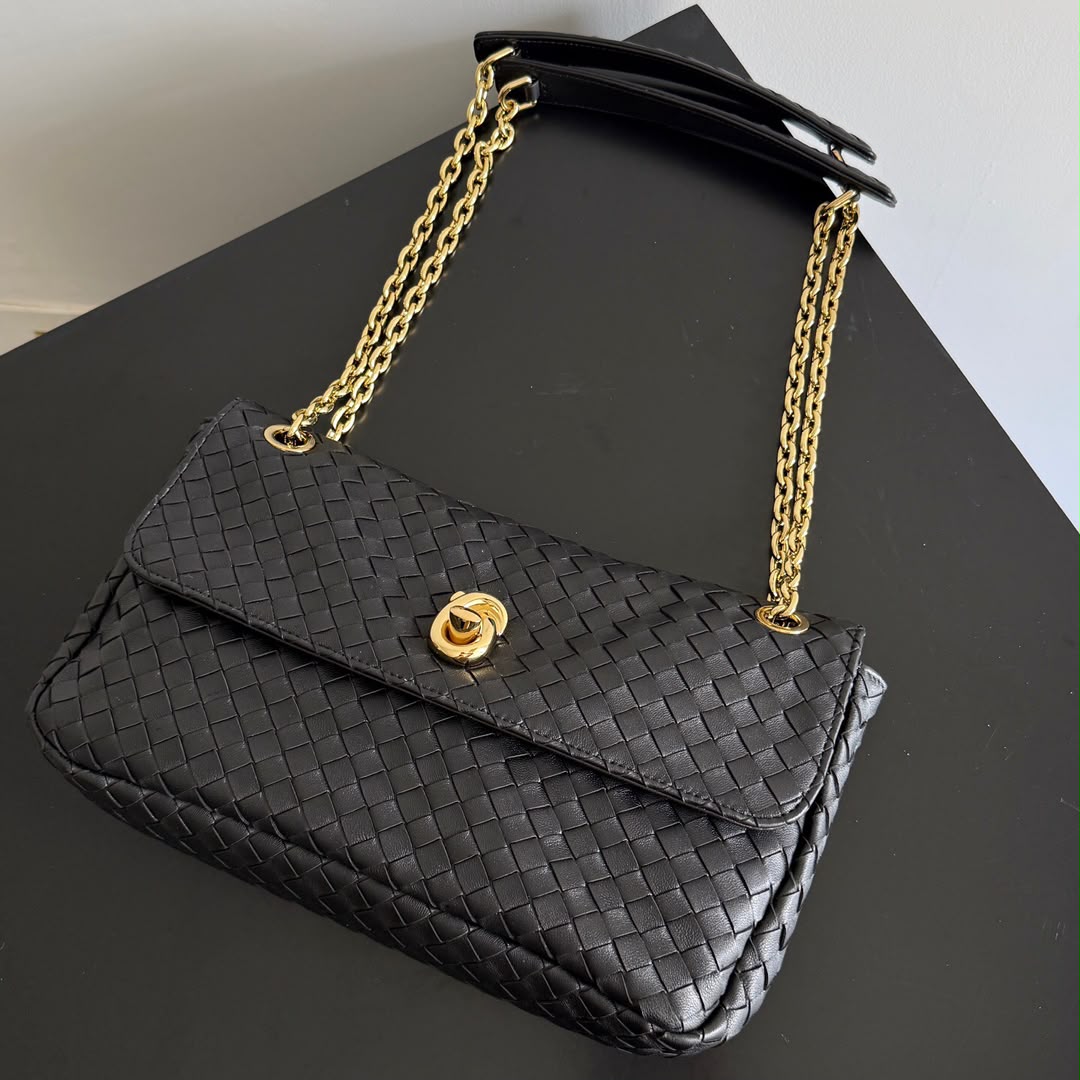 Black Medium Madison
