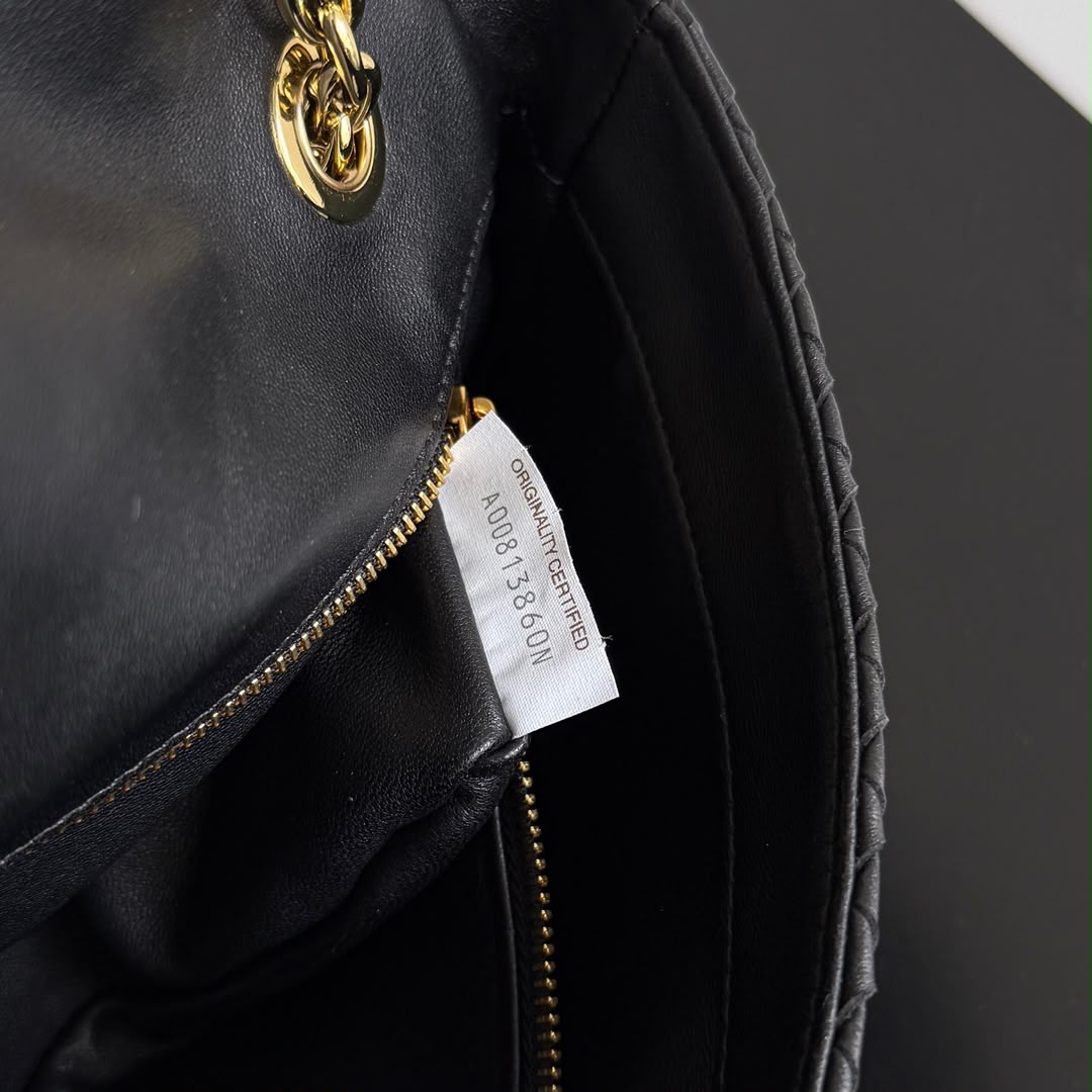 Black Medium Madison
