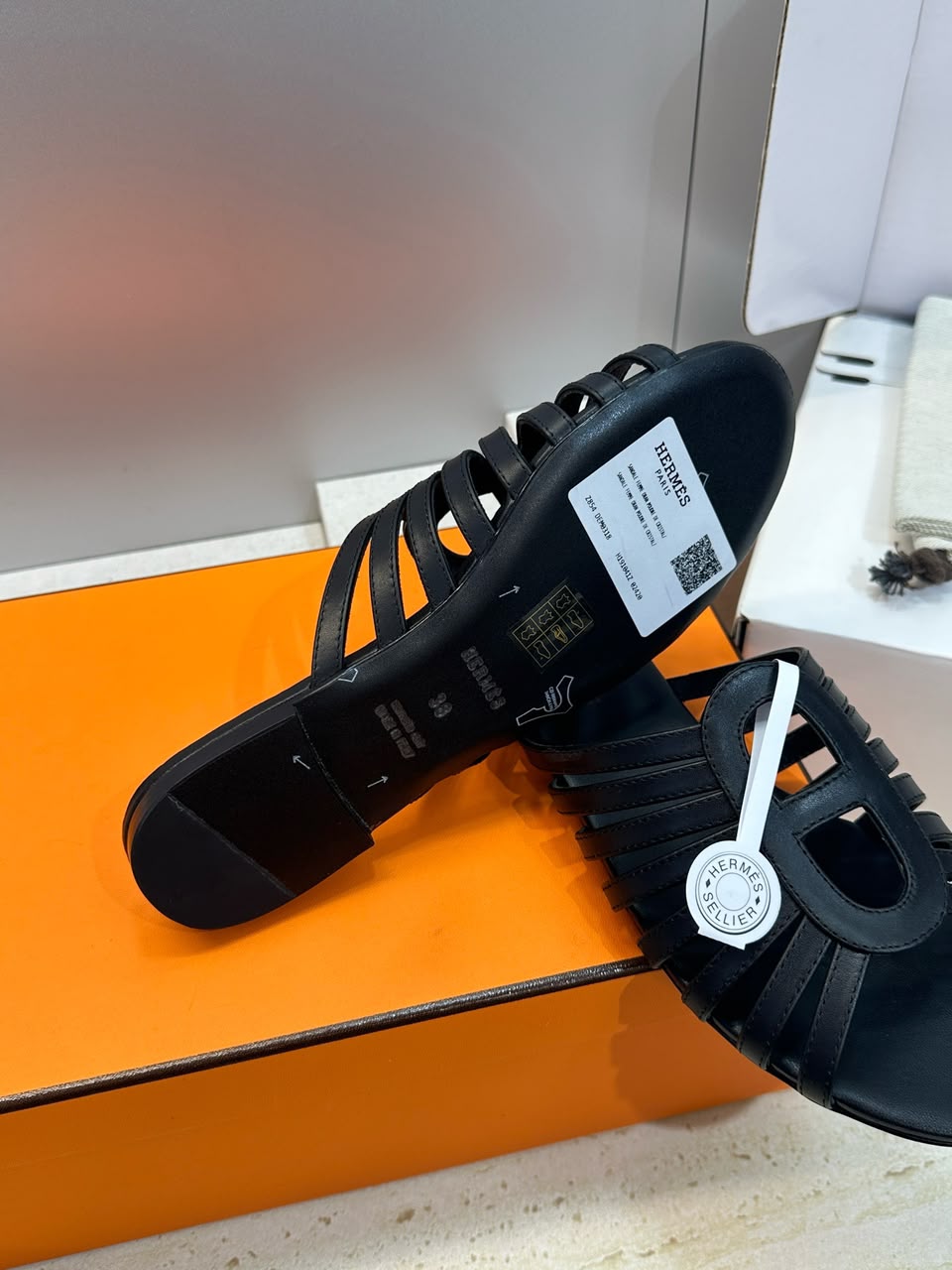 Noir Noria Sandal