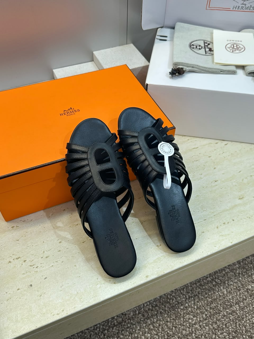 Noir Noria Sandal