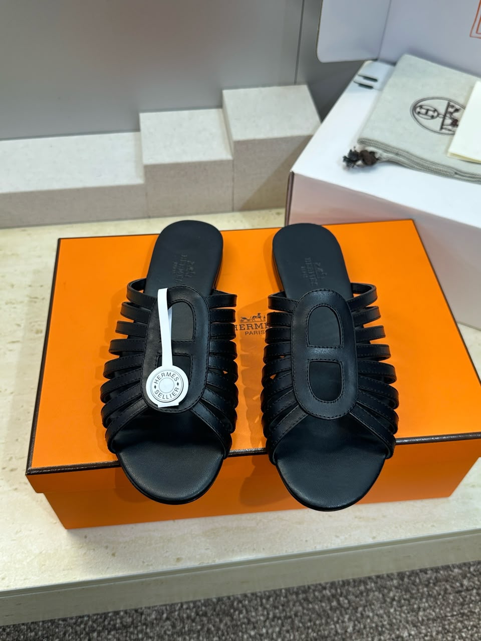 Noir Noria Sandal