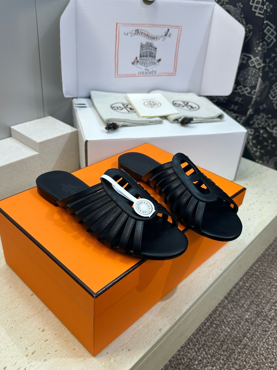 Noir Noria Sandal