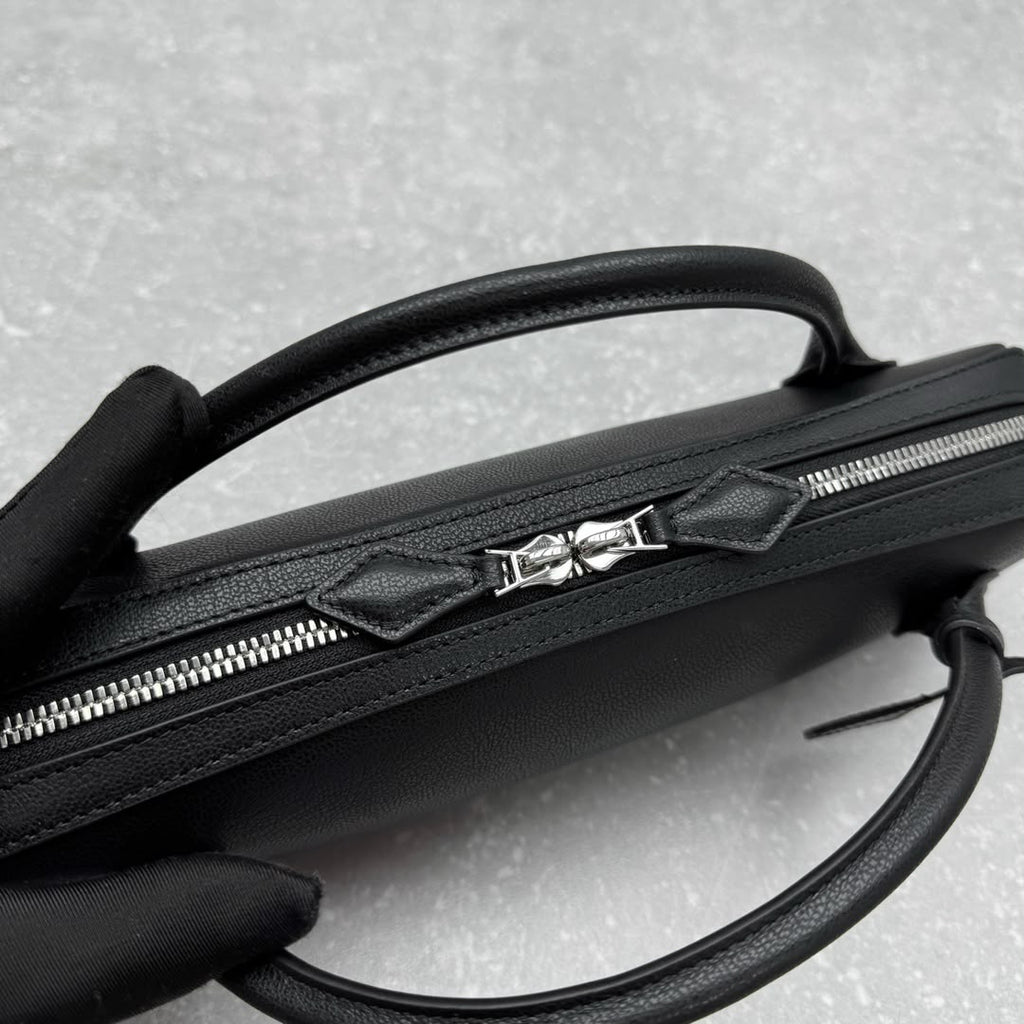 Black Le Teckel Clutch