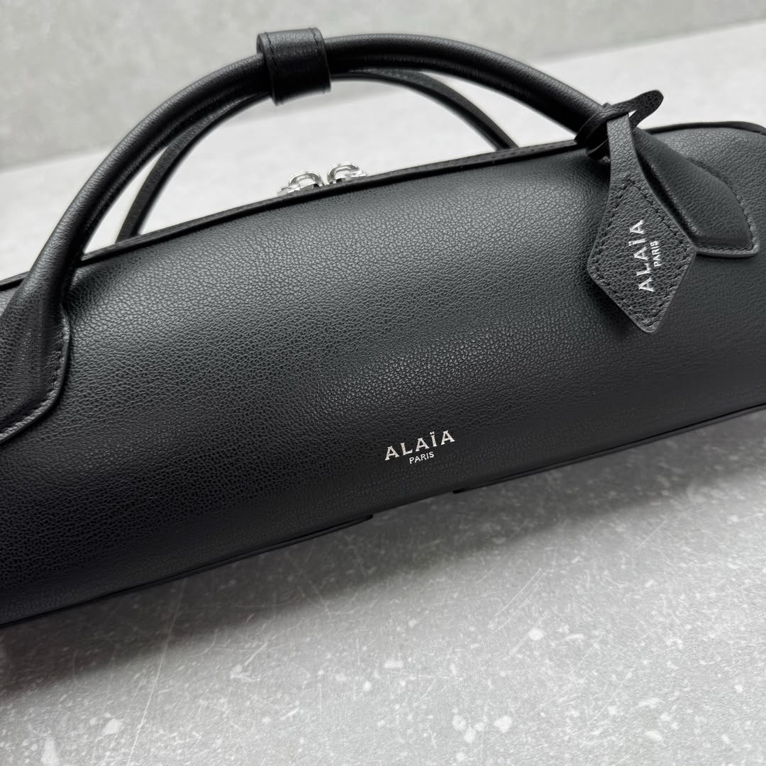 Black Le Teckel Clutch