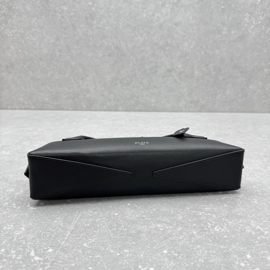 Black Le Teckel Clutch