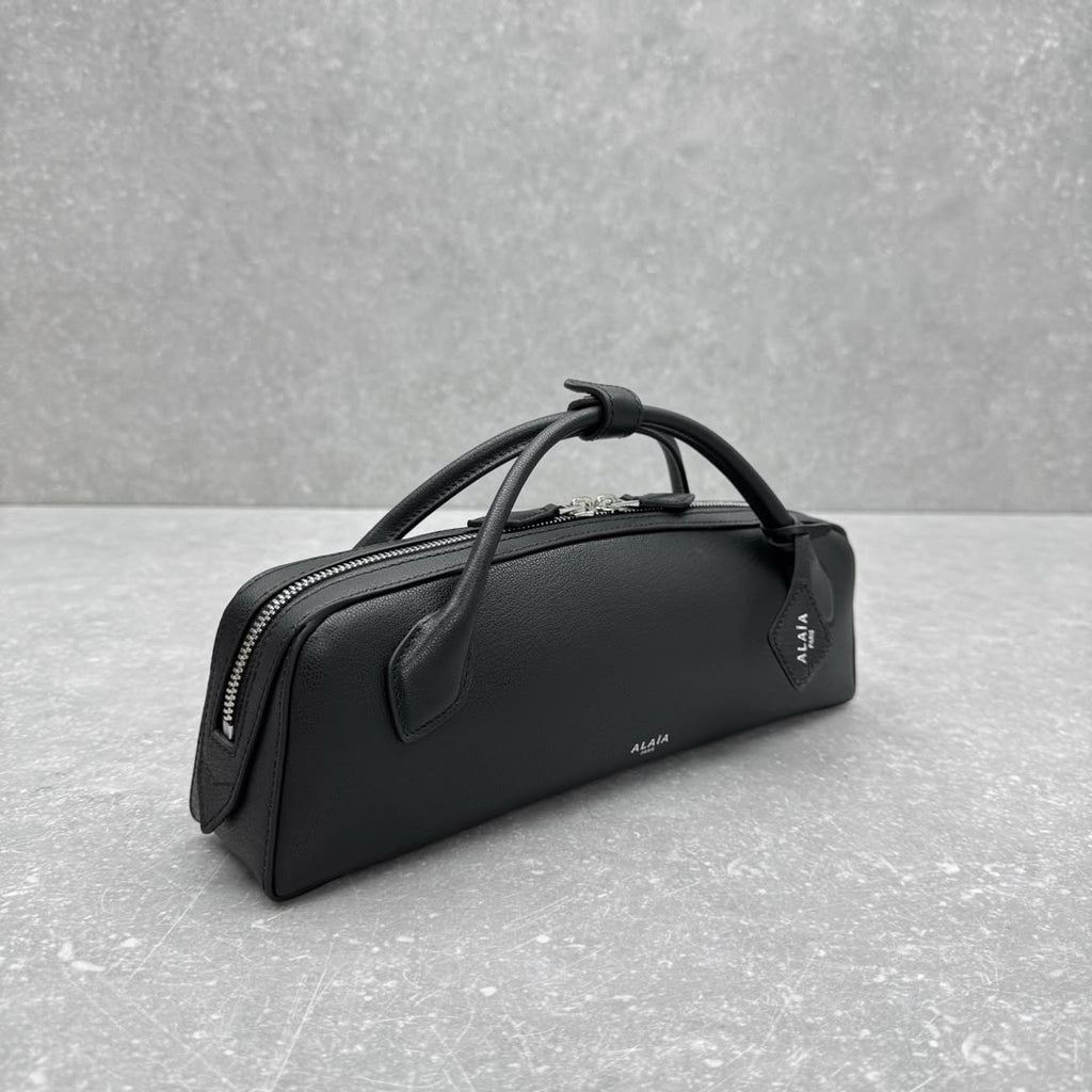Black Le Teckel Clutch