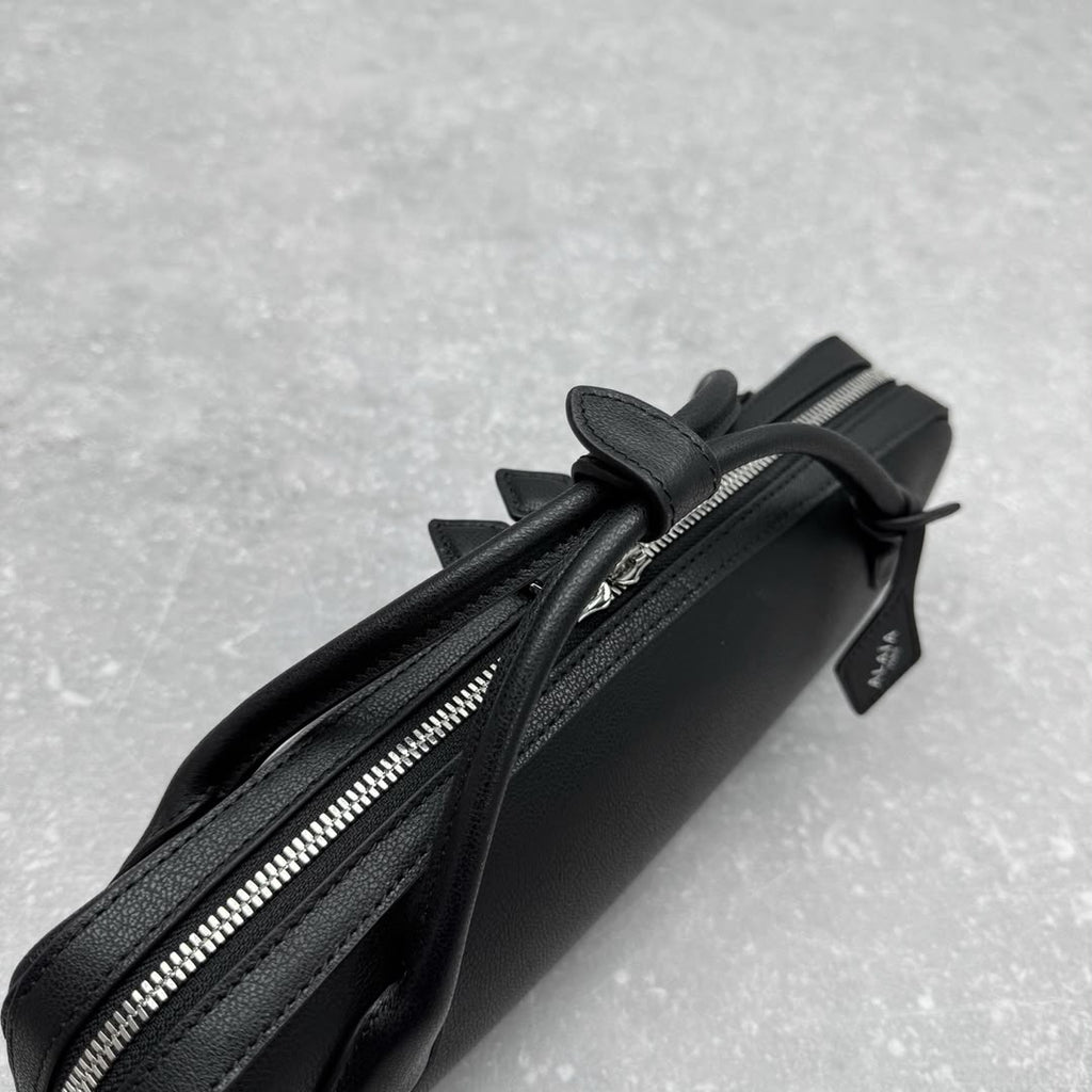 Black Le Teckel Clutch