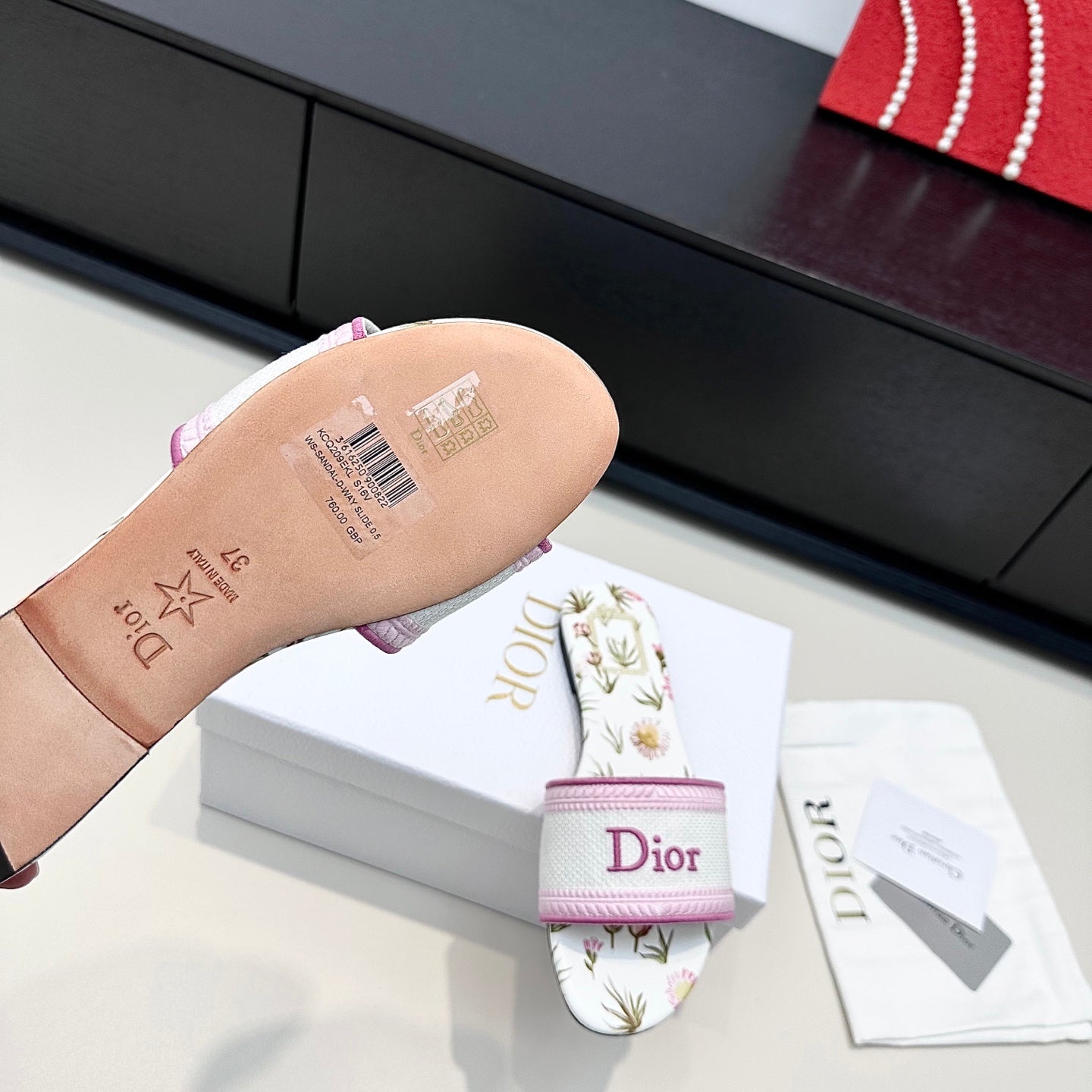 White & Songe Pink Dway Slide