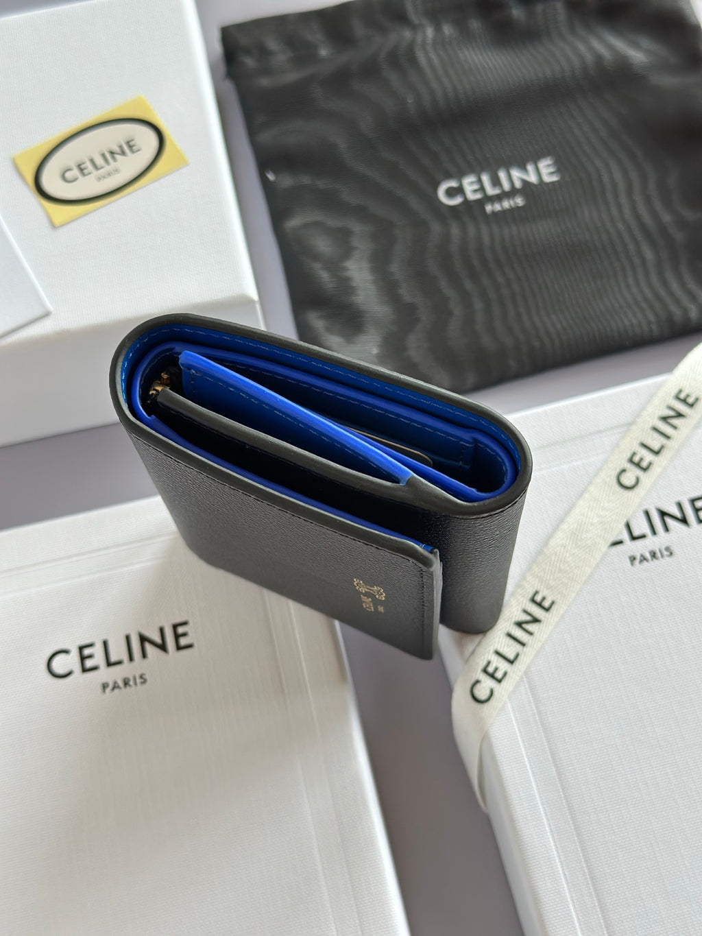 Black / Ultra Blue Fine Wallet Triomphe Stamp