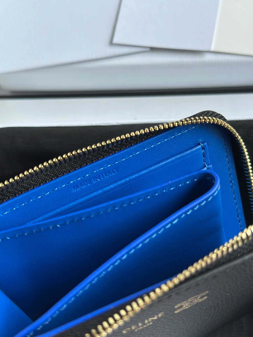 Black / Ultra Blue Flat Zipped Wallet Triomphe Stamp