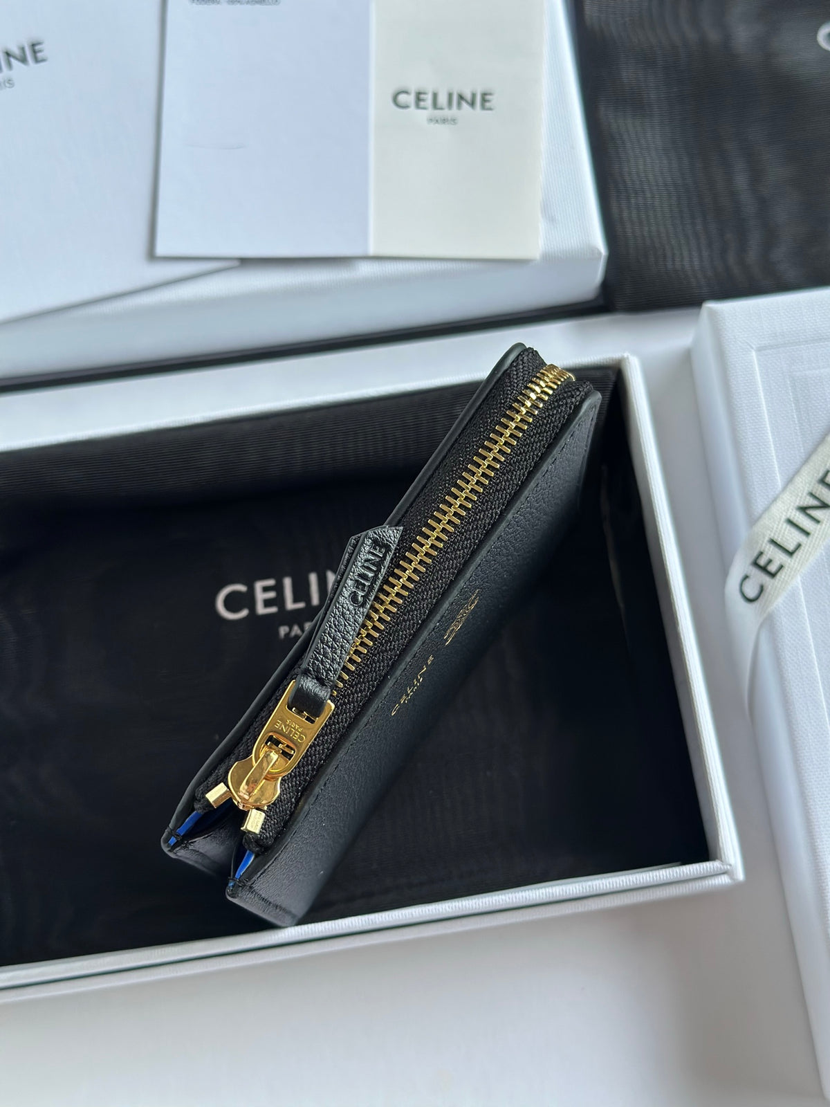 Black / Ultra Blue Flat Zipped Wallet Triomphe Stamp