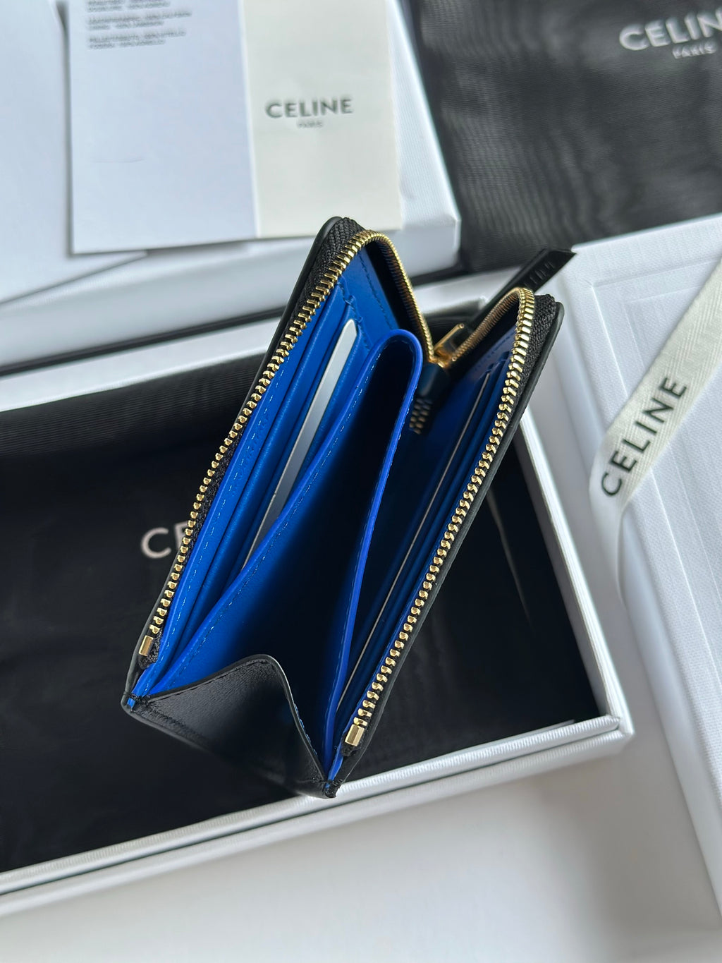 Black / Ultra Blue Flat Zipped Wallet Triomphe Stamp