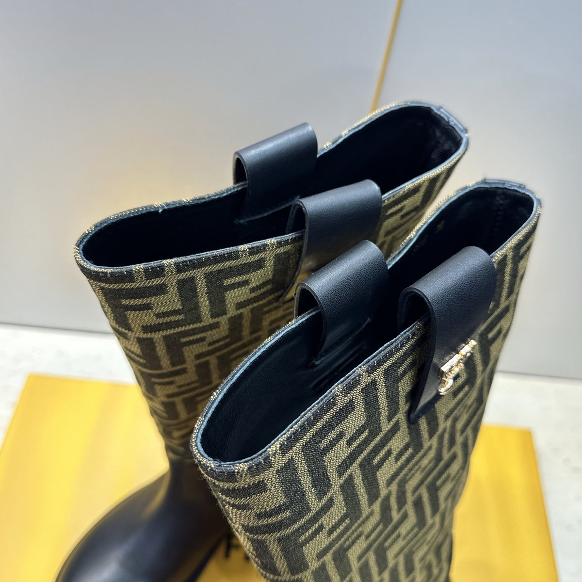 Black & Brown Filo - 8