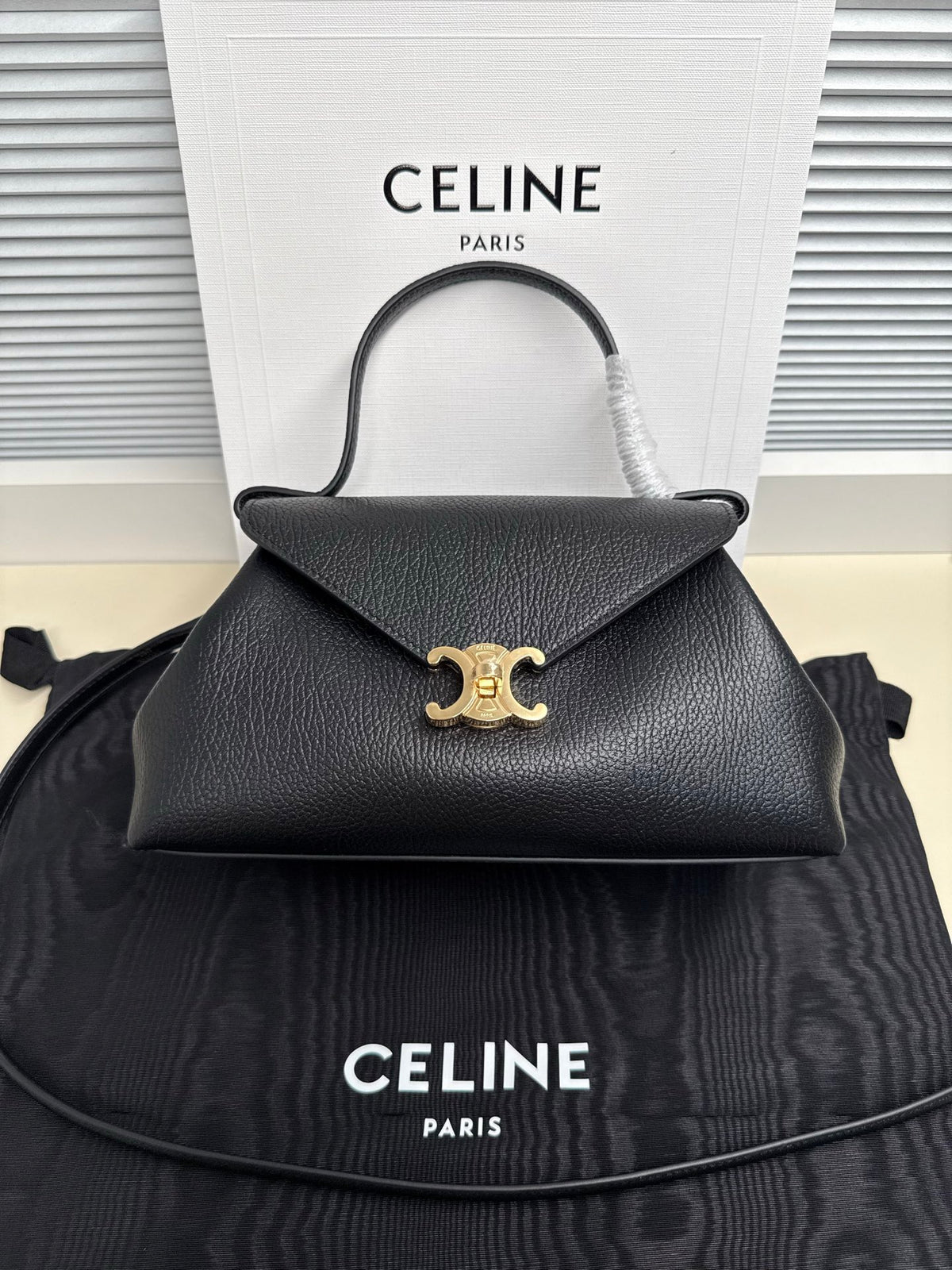 Black Small Flair In Grained Leather - 2