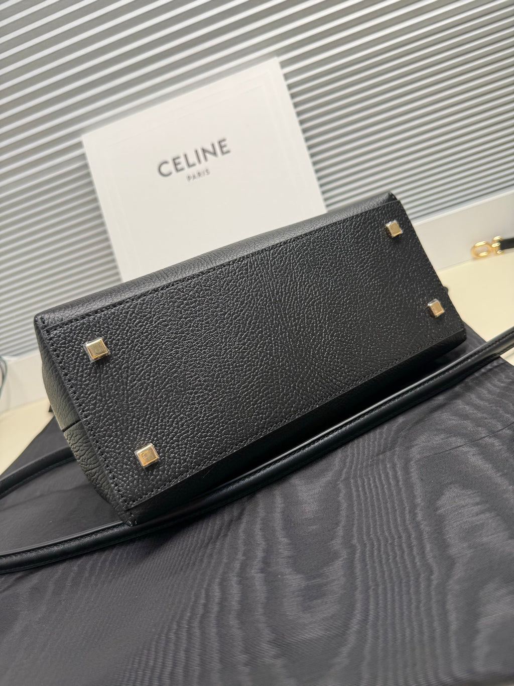 Black Small Flair In Grained Leather - 5