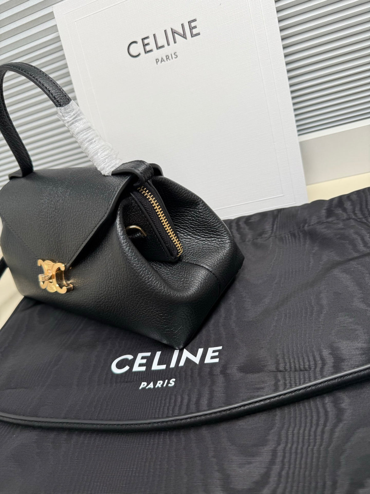 Black Small Flair In Grained Leather - 6