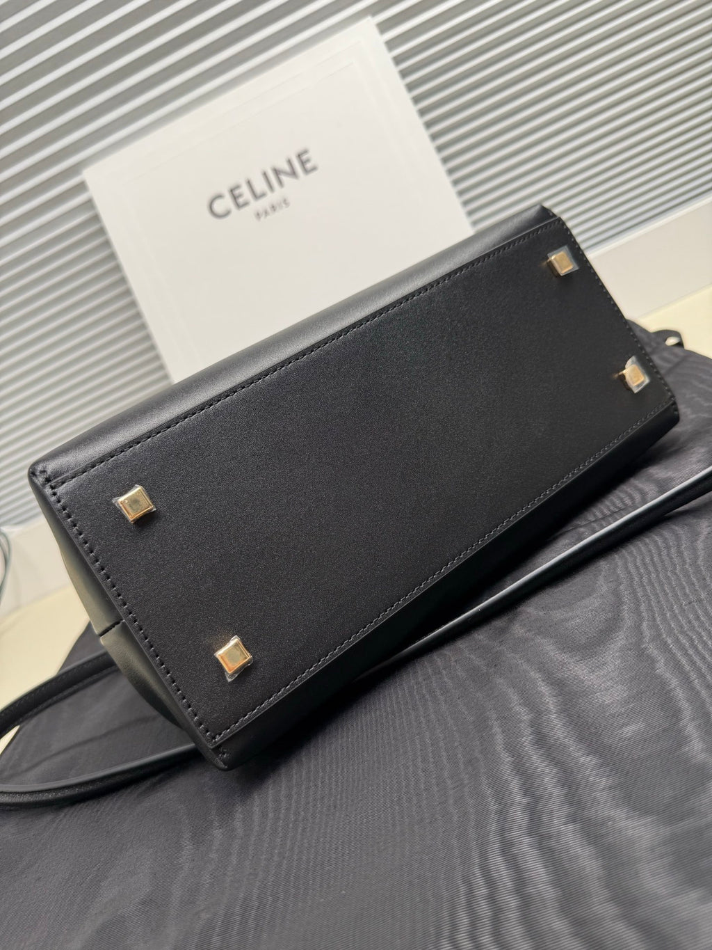 Black Small Flair In Leather - 5