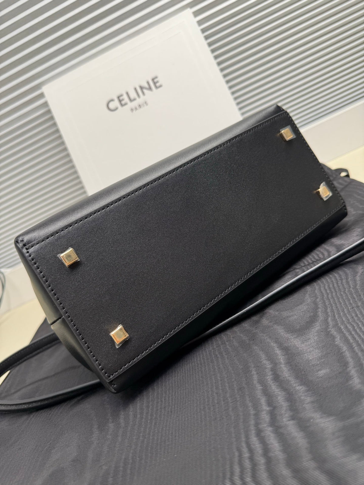 Black Small Flair In Leather - 5