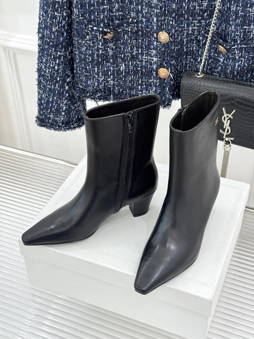 Black Stage Fitted Boot In Lambskin - 4