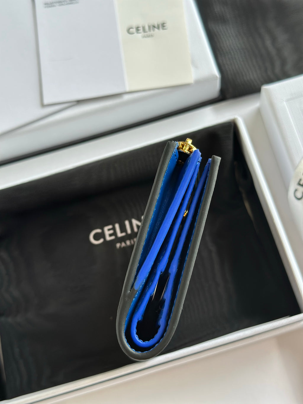 Black / Ultra Blue Compact Wallet Triomphe Stamp
